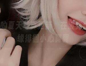 Azami的夏天写真更新，在波光粼粼的边缘徘徊小心翼翼