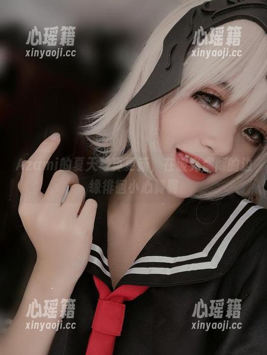 Azami的夏天写真更新，在波光粼粼的边缘徘徊小心翼翼