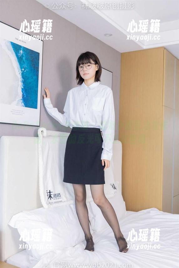 BoBoSocks袜啵啵-小甜豆 BoBoSocks袜啵啵 - 鲜嫩小甜豆泳衣作品,水面的反光可不止这些哦