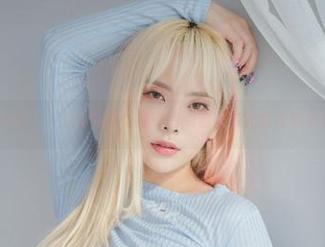 在Dami(퀸다미)的私房作品中找到雪夜的暖意与锦礼的喧闹
