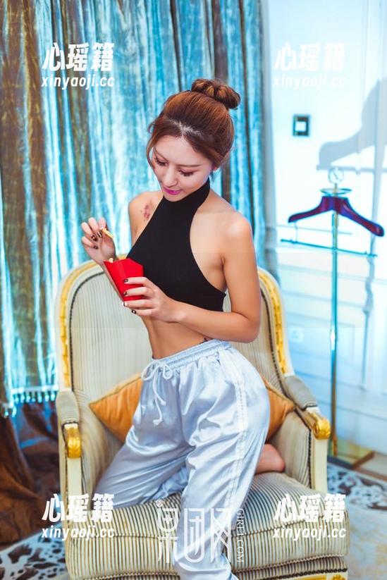 GIRLT果团网-Miss琪 GIRLT果团网 - Miss琪的新白色风暴!一波图片更新,让人眼前一亮