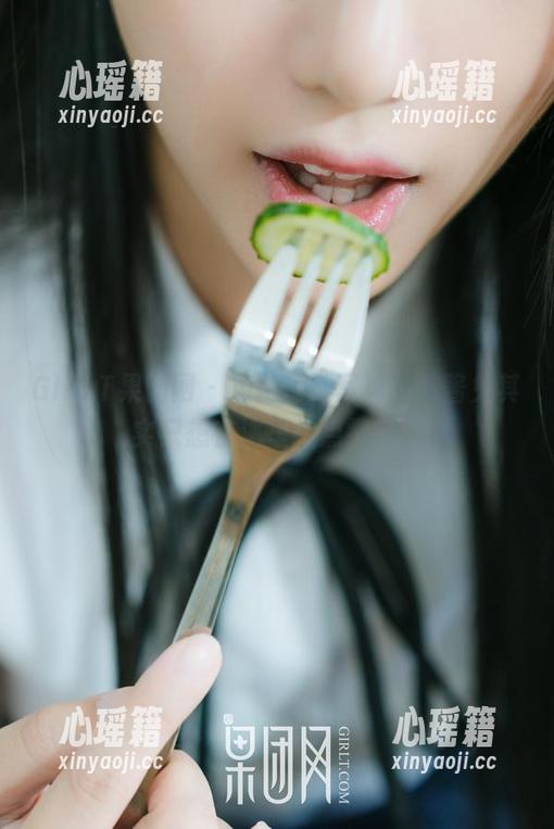 GIRLT果团网-酸酱兔 GIRLT果团网 - 免费海滩写真,酸酱兔其实只想在海里找点零食!