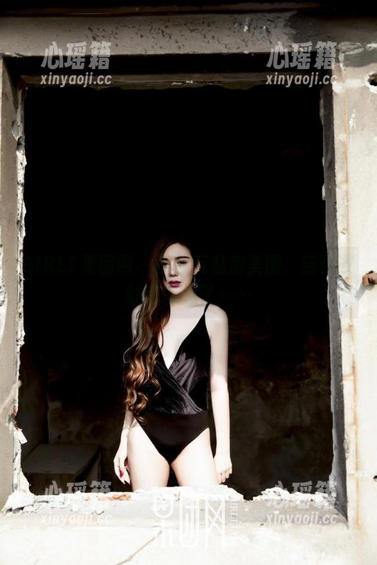GIRLT果团网-黄歆苑 GIRLT果团网 - 黄歆苑私房美图,连体衣让我多想了……