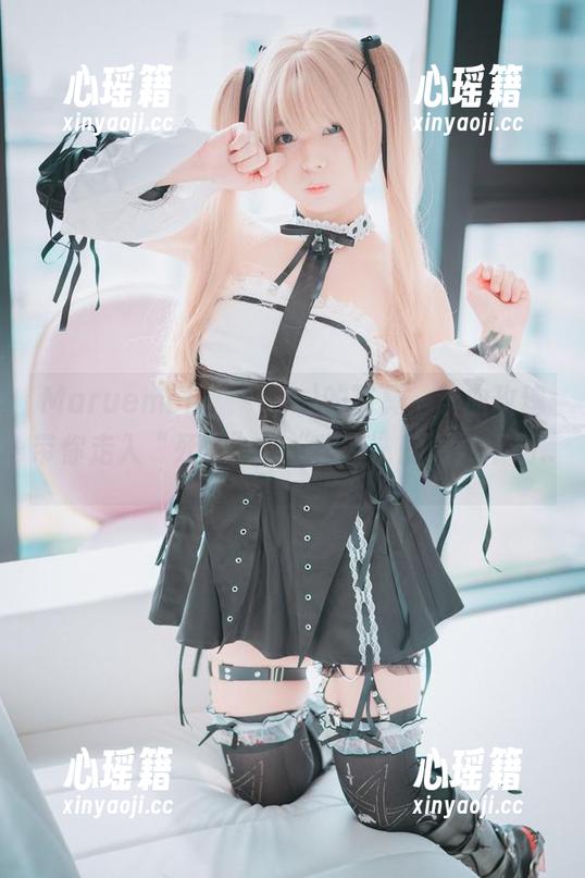 Maruemon(마루에몽)的写真，让血玫瑰带你走入“死亡”与“生存”的微妙平衡...