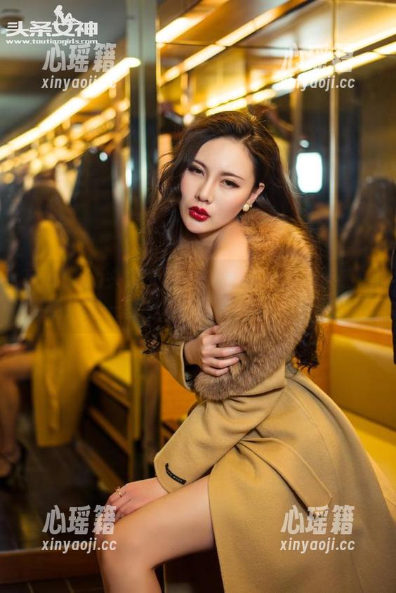 TouTiao头条女神-幻雪儿 TouTiao头条女神 - 幻雪儿的黑色魅惑:更新!又一套图打破了传统色彩的界限!