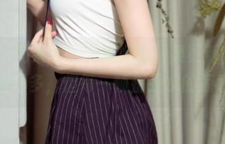 UGirls尤果网 – 尤娜娜的图集更新，泳装虽然不多，但每一帧都是水的凉意呀