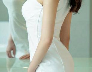 UGirls尤果网 – 徐梓伊美图之“厨娘”：食欲满点，直勾勾地盯着。