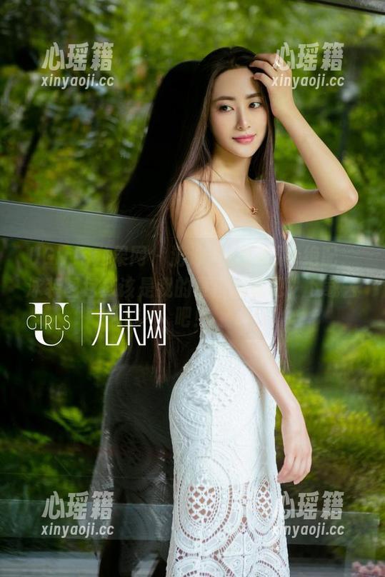UGirls尤果网 - 游泳圈+杨果果=绝配，泳装图包应该是我的夏日必备吧？下载去吧！