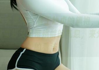 UGirls尤果网 – 看王幼贞的旗袍，图片里那种温柔却又略带挑衅的气息，来分享你的看法！