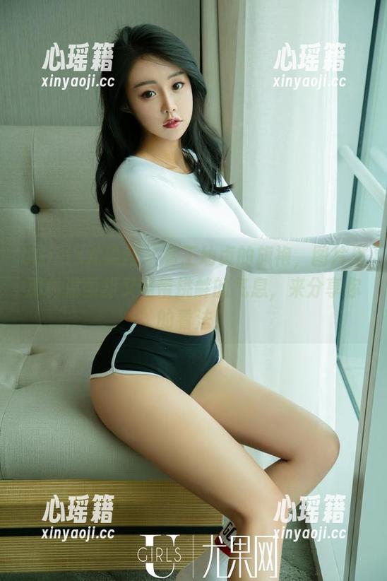UGirls尤果网 - 看王幼贞的旗袍，图片里那种温柔却又略带挑衅的气息，来分享你的看法！