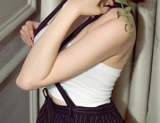 UGirls尤果网 – 王语纯的眼镜照，简直是美图界的小恶魔，想每天看！
