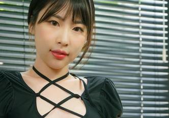 最新的Uhye(이유혜)图包，好像在看一个校园里的小天使，清纯得让我脸红。
