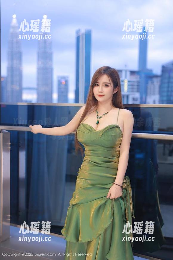 Xiuren秀人网-余虞酱 Xiuren秀人网 - 学姐?不如叫她余虞酱写真合集里的小妖精