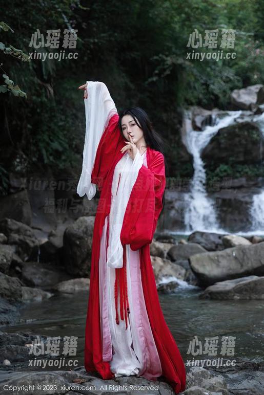 Xiuren秀人网-史雨姐姐 Xiuren秀人网 - 史雨姐姐的学姐造型,福利与原图一网打尽,太敢了吧