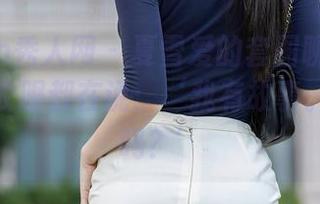 Xiuren秀人网 – 夏雪爱的套图聊天记录：她的衣服都在说：‘我有故事。你来听吗？’