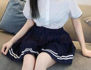 Xiuren秀人网 – 奈奈Fox的美图分享：教你如何优雅地吃薯片，御姐气质满分！