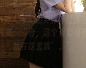Xiuren秀人网 – 奶芙乔乔的旗袍，原图送你一片美：“看，这个姿势好像在说‘我在这里哦’。”