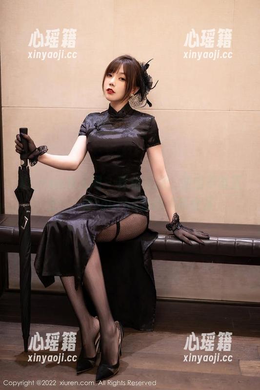 Xiuren秀人网-媃柔rourou Xiuren秀人网 - 真相在此,便是不务正业:媃柔rourou制服写真合集