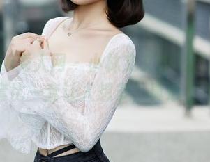 Xiuren秀人网 – 小林文文的写真集，礼服一套比一套让人想多，真心看不够。