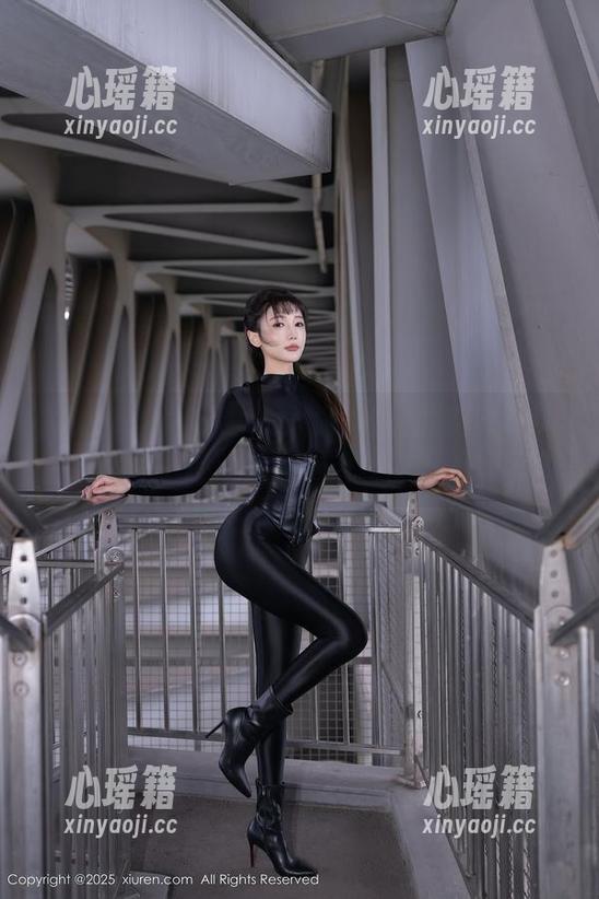 Xiuren秀人网-瑶啊摇的瑶 Xiuren秀人网 - 瑶啊摇的瑶的制服奇遇,图片似乎能让人联想……原图收好吧!