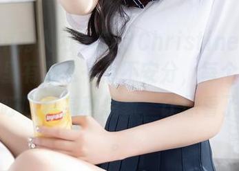 Xiuren秀人网 – 黄可Christine这组女仆图片里有那么一点不安分，每个角度都好像在呼唤着某种想象，让你看了还想看。