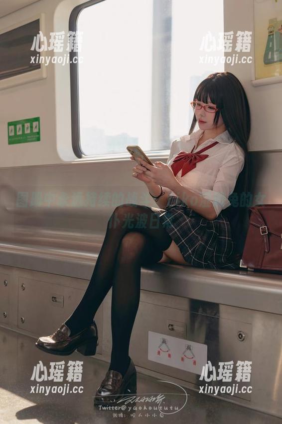 Yiko湿润兔 图册中永远持续的战斗:Yiko湿润兔的女仆光波日常