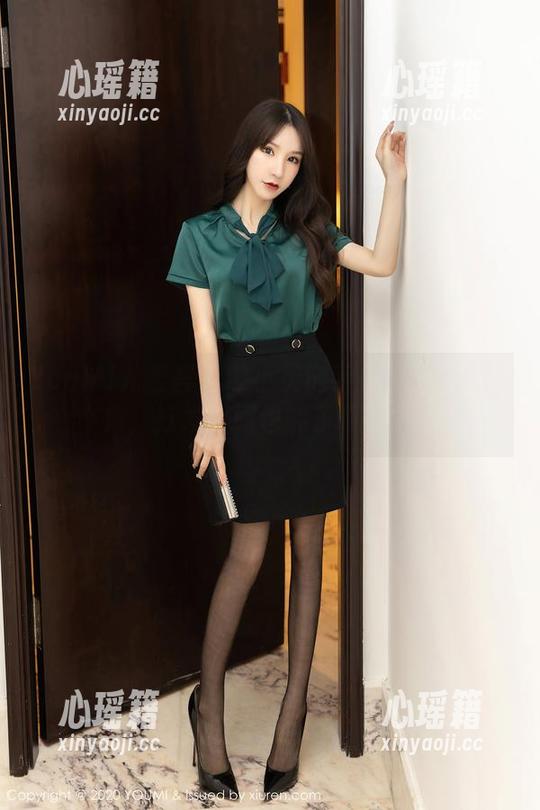 YouMi尤蜜荟 - 谭小灵随手拍的小自拍合集，打发时间也能乐呵一下。