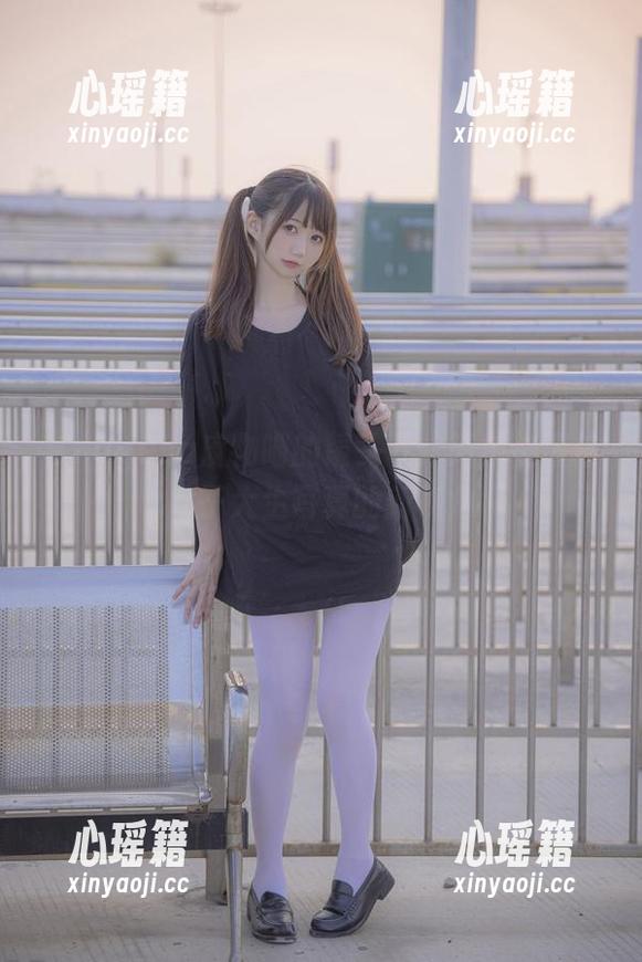 nagesa魔物喵 在nagesa魔物喵的镜头下:简单物置与女子大生写真的新视角