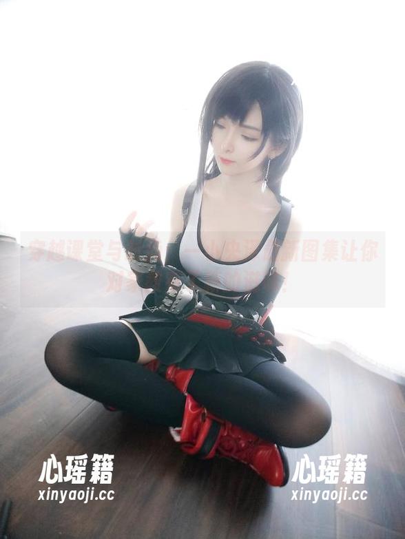 一小央泽 穿越课堂与时尚:一小央泽最新图集让你对家教有了新的滋味!