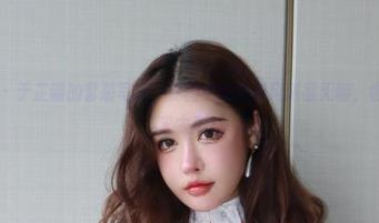 微密圈 – 于芷晴的套装写真，原图中的休闲风略显无聊，也许我要求太高？