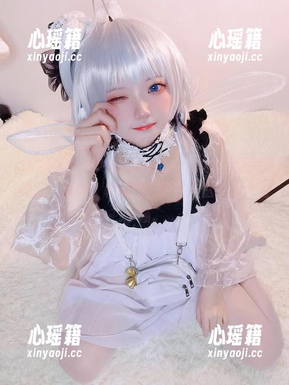 伊喵_Master 从未想过,伊喵_Master的内衣原图是如此“免费”和随性,像在花丛中迷失的小猫。