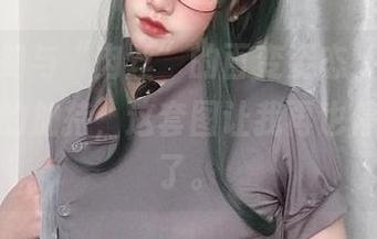 你十七鸽与“肉丝”的百变姿态，果然有无圣光的加持，这套图让我再也停不下来了。