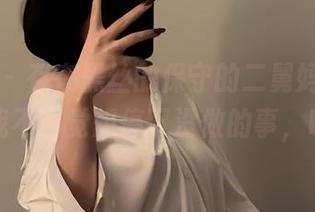微密圈 – 存在黑丝的保守的二舅妈写真，让我不自觉想停下没做的事，咳。