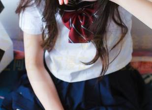 制服黑三本大集合，兔玩映画全套图片让人心生向往，沉浸在这轻松氛围里。