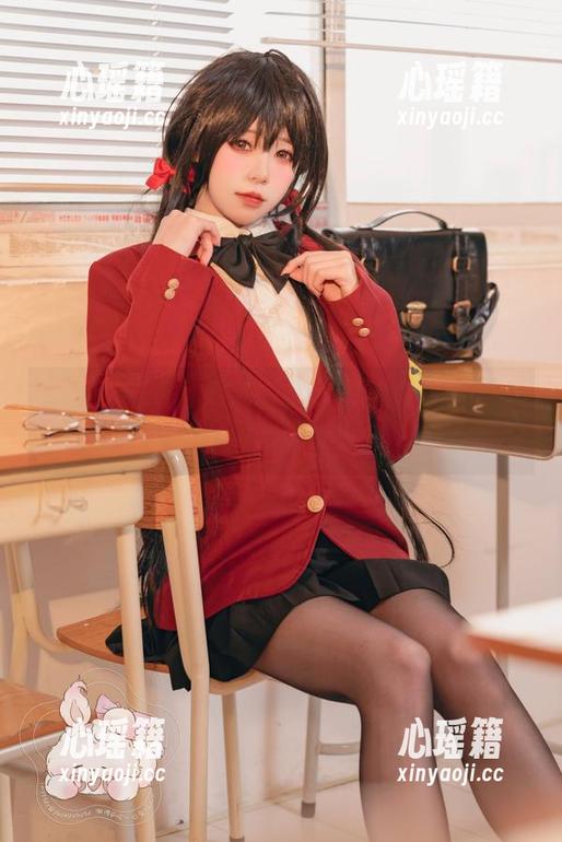 咬一口兔娘 咬一口兔娘的辣妹学院美图集:这画面,真让人微微一阵脸红。
