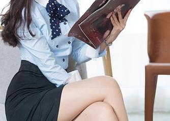 头条女神 – 原图报到！小小鱼的美足瞬间迷住我，幸好没跌倒。