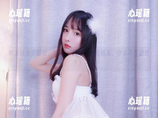小小奶瓶儿 转发这免费图包,双马尾制服+小小奶瓶儿,你会不会脸红?!