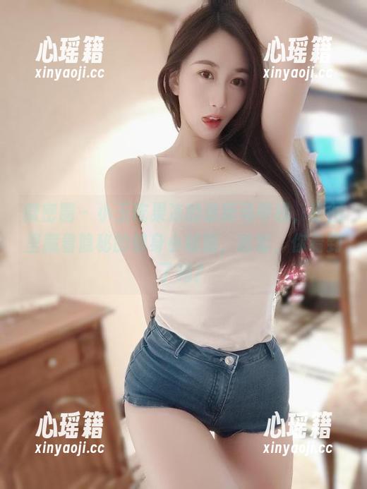 小玉吃果冻 微密圈 - 小玉吃果冻的最新马甲线,原图里藏着隐秘的健身小秘籍,哈哈,你看到了吗?