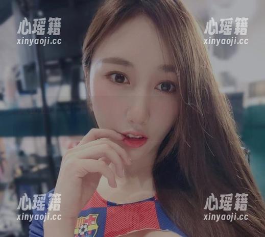 微密圈 - 小玉吃果冻的在线写真：肌肤比牛奶还滑！