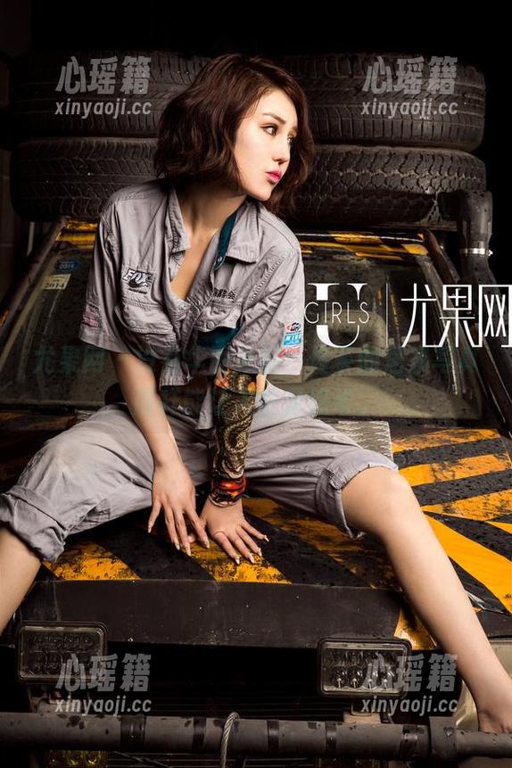 尤果网-佟蔓 尤果网 - 没有华丽光影,佟蔓的居家写真照样能让人驻足思考。