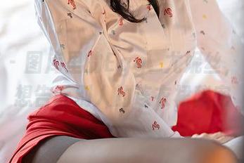 尤蜜荟 – 图库里的Egg_尤妮丝，是我不想告诉别人的连衣裙秘密