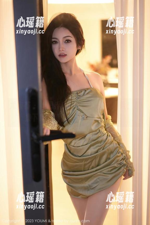尤蜜荟-周思乔Betty 尤蜜荟 - 周思乔Betty的校园大冒险:图集下载前请备足膨胀的好奇心!
