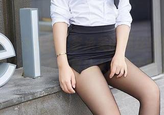 尤蜜荟 – 老在想，李承美的黑丝作品到底有什么魔力，真让人回味无穷。