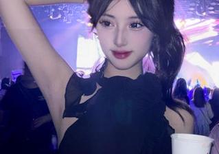 怡子yiii的粉色图包上线，全身都是爱，但我会不会看多了开始像她那样变得更甜？