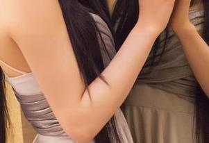 推女神 – 王语纯的短裤美照：炎炎夏日的最佳拍档