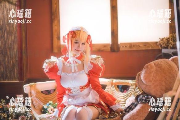星黛鹿鹿i 星黛鹿鹿i最新力作!奶牛写真,真牛,不信你看她的麦当劳里的薯条比我还灵动!