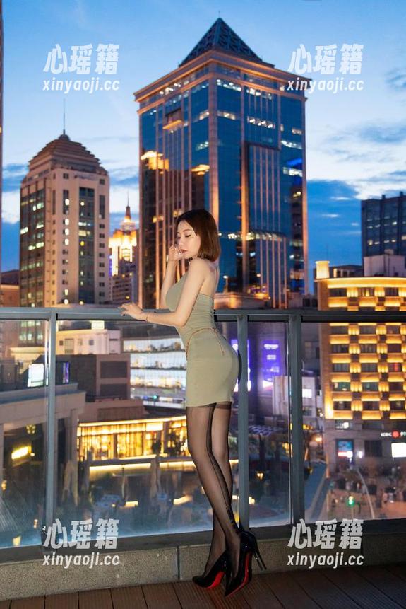 果儿Victoria 微密圈 - 果儿Victoria带着红色吊带袜的图包,你会不会偷偷叹气呢,也太好看了吧