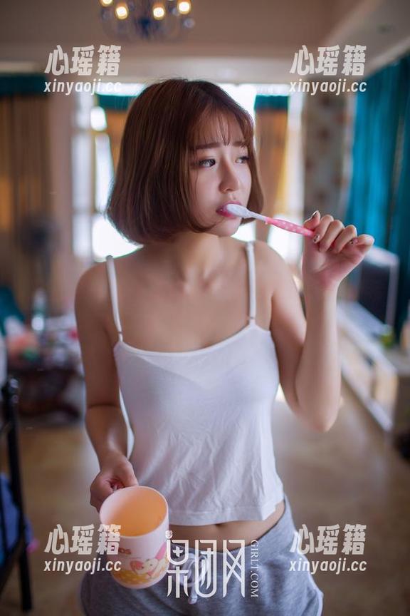 果团网 - 写真看这儿：你没见过的周妍希圣诞短裙搭配