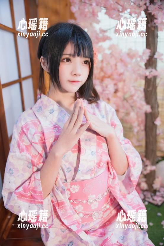 桜桃喵 桜桃喵,每次的私房美图都刷新我的下限,这次灰丝搭配竟如此出奇的有趣。