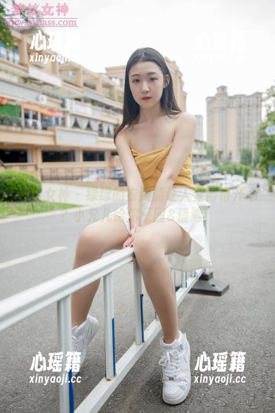 梦丝女神 - 绿绿的衣服能让人变得很开心？小允儿给你原图&精选！